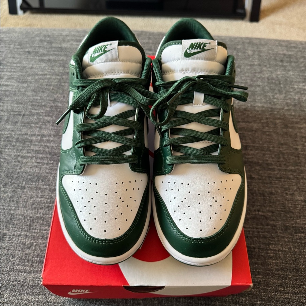 Nike Dunk Low Green/White
Size 9